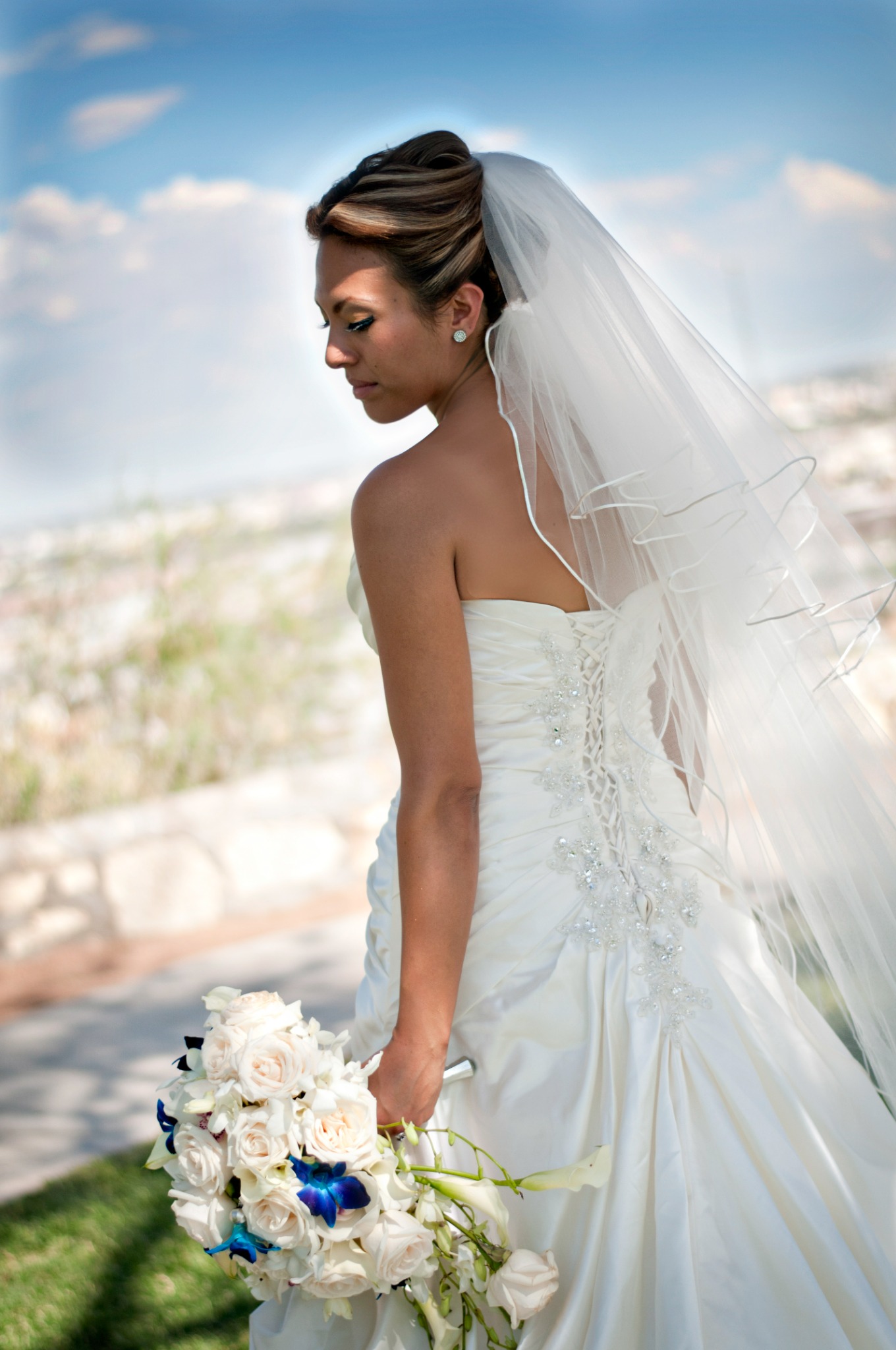El Paso bridal portrait with a flowing veil and blue sky